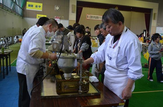 手作りのドーナツ販売コーナーの様子の写真