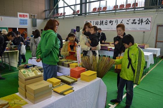畳店のい草を使った小物販売コーナーの様子の写真