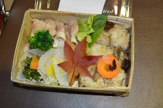 可能な限り町内の食材を使った弁当の写真