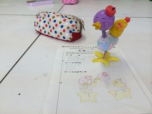 りんごとダチョウのキャラクターの写真