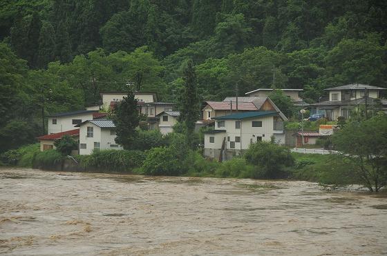 川通地区の最上川の写真2