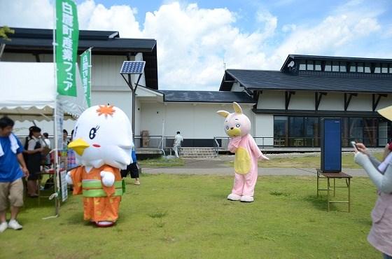 白鷹町、べにたかちゃん