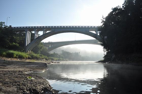 最上川の河岸の写真