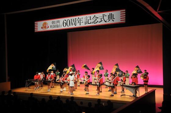 大谷小学校5、6年生によるマーチングバンドの写真