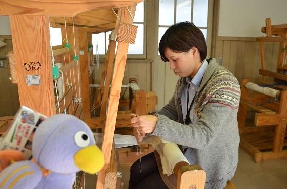 佐俣さん、機織り