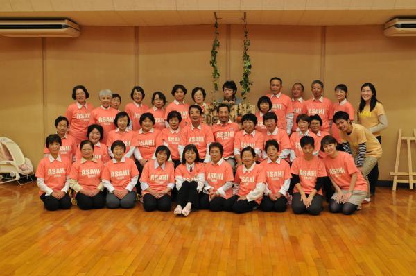 イベントを主催した町食生活改善推進協議会の皆さんの記念撮影の写真