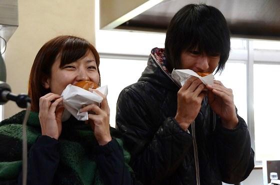 引力バーガー、試食