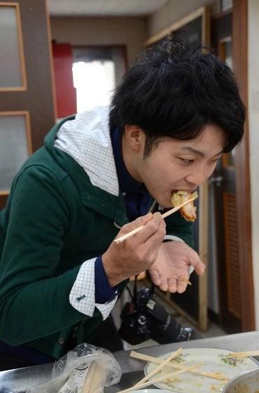 石坂くん、引力バーガー試食