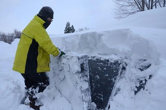 雪、埋まる