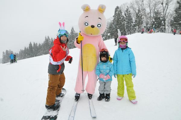 ウサヒと子どもたちの写真2
