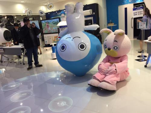 ぴちょん君逆立ち