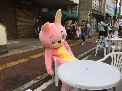 だらけるウサヒ