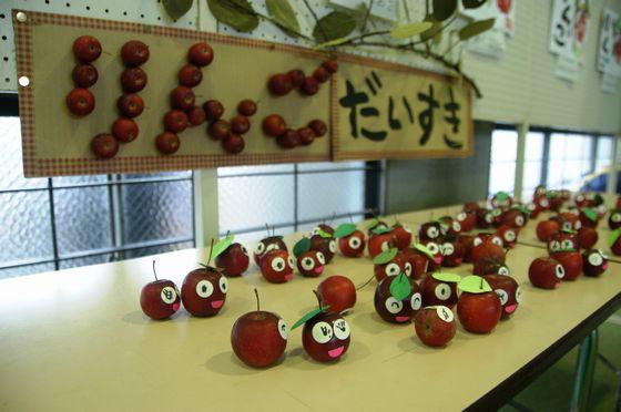りんごを模したかわいらしい作品の写真