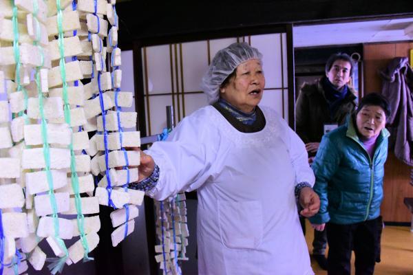 2月4日 できたて凍み餅を色んな味付けで堪能「凍み餅づくり体験ツアー