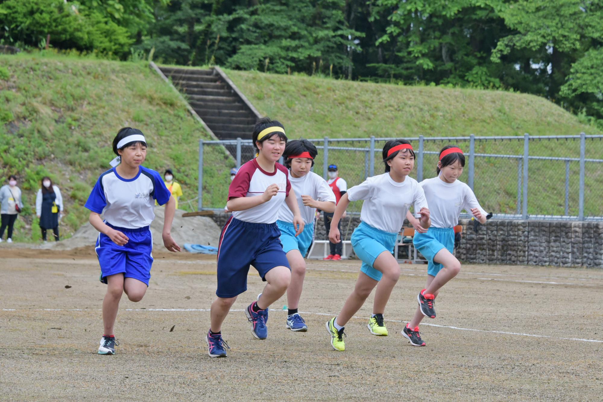 女子長距離走の様子