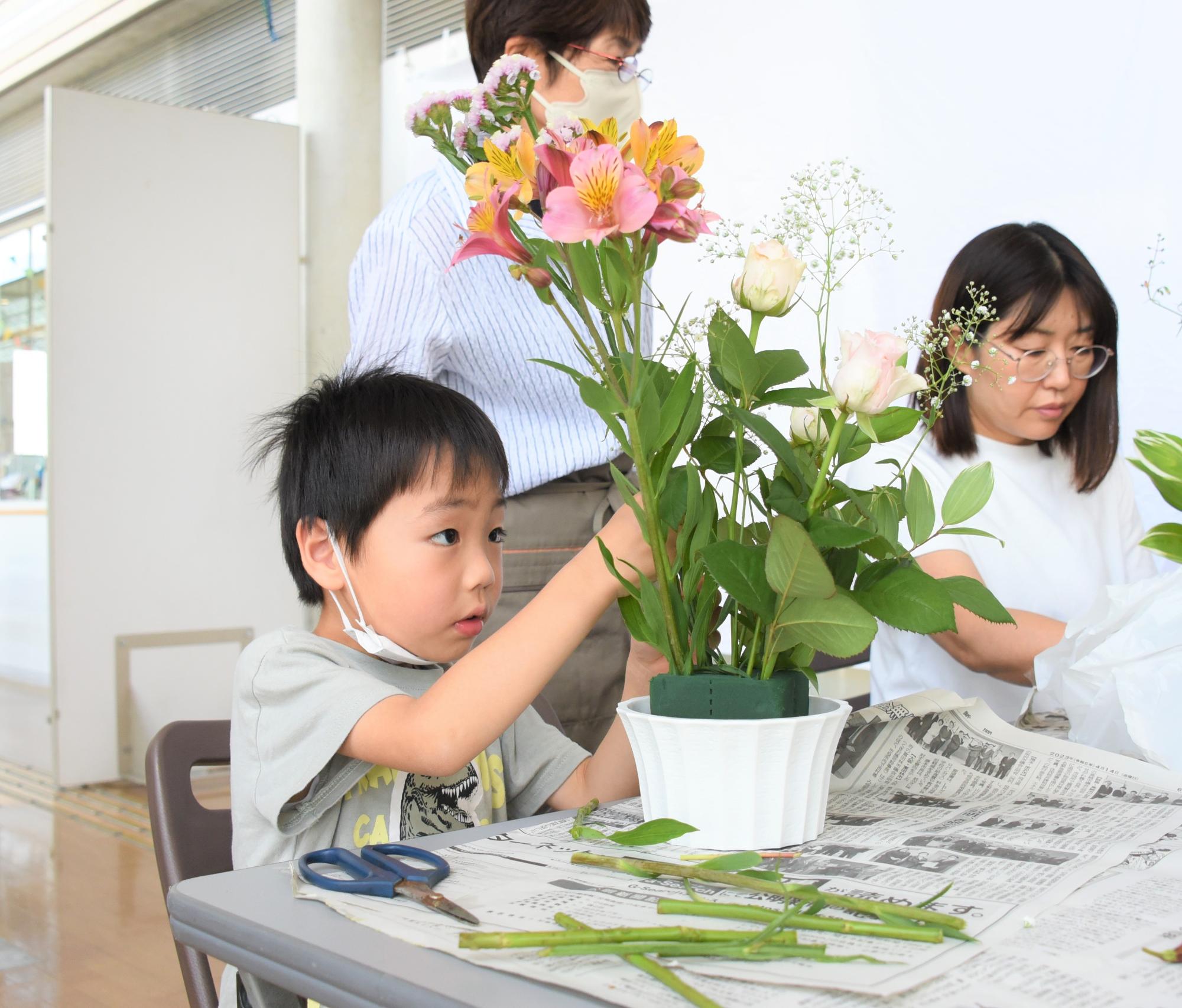 初めての生け花に挑戦