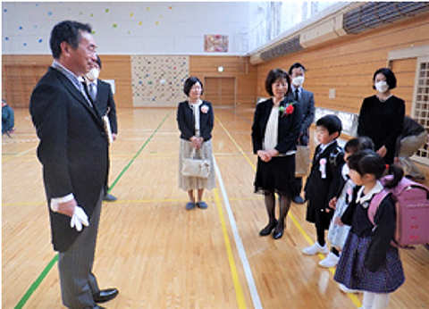 西小入学式の様子の写真2