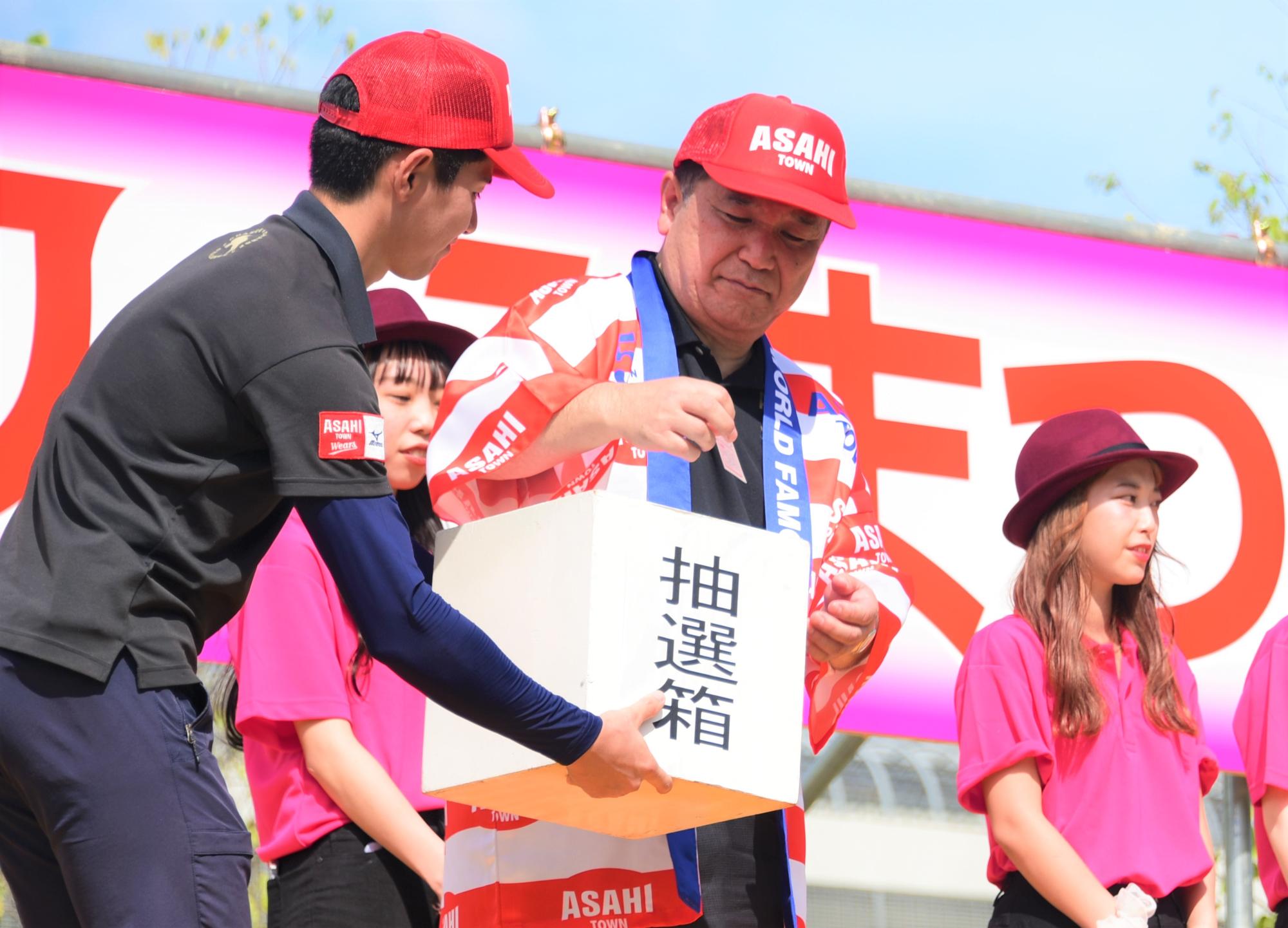 4年ぶりのワインまつり23(抽選会1)
