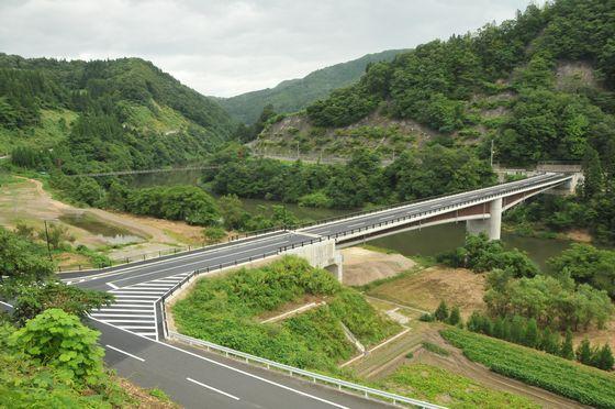 今平側から見た大平橋の全景の写真