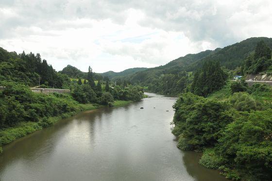 最上川上流側の写真