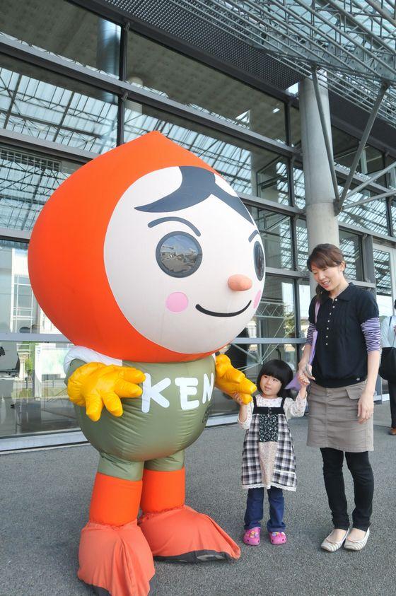 イメージキャラクターの 「人権まもるくん」の写真