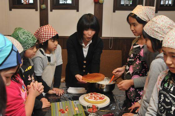 クリスマスデコレーションケーキ作り教室の写真3
