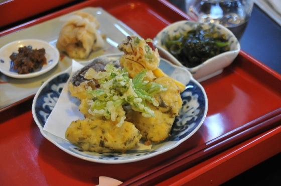 フキノトウを使った料理の写真