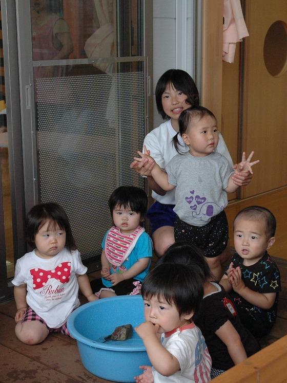 あさひ保育園での仕事体験の様子の写真1