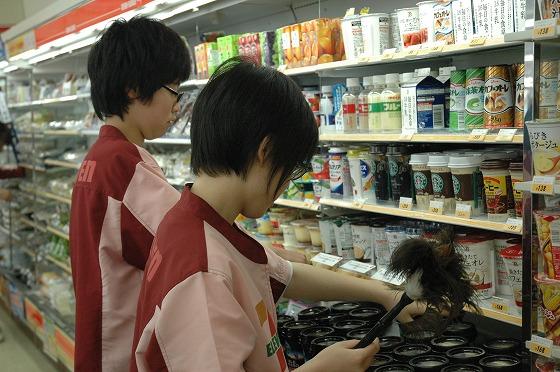 セブンイレブン朝日町宮宿店での仕事体験の様子の写真