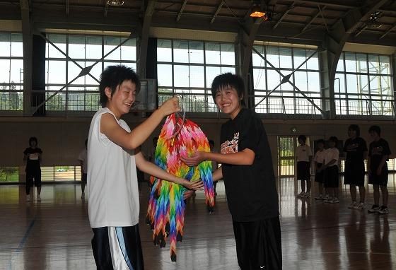 千羽鶴の贈呈の写真4
