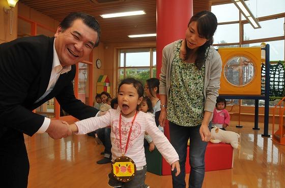 2万人目の利用者となったのは札幌市在住の野上さん親子の写真
