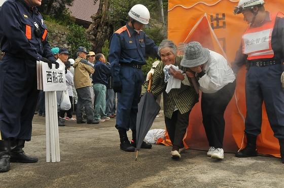 火災で、炎以外に煙も脅威になることを、身を持って実感している様子の写真