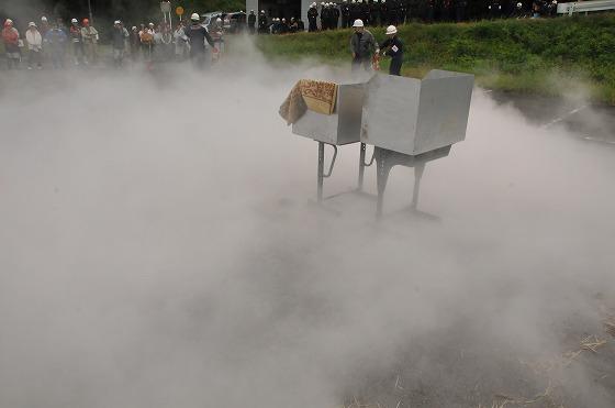 あたり一面が消火器の粉末で真っ白になっている様子の写真