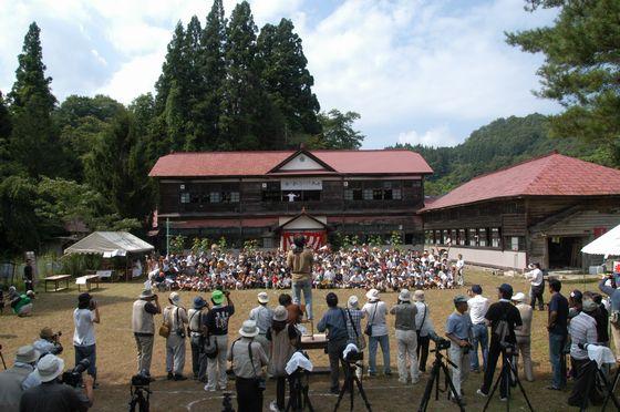 参加者で記念撮影の写真