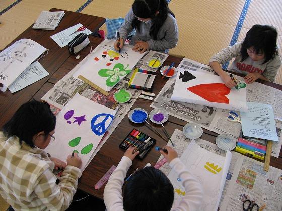 和凧制作の様子の写真2