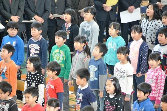 校歌斉唱の写真3