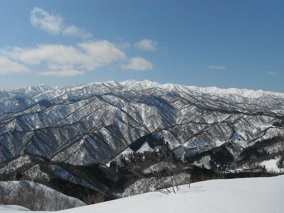 朝日連峰の大パノラマの写真