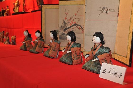 朝日町のひなかざり展にて展示される五人囃子の写真