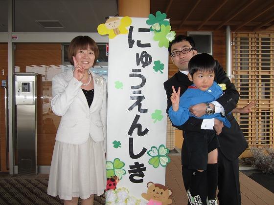 記念写真を撮る新入園児の写真3