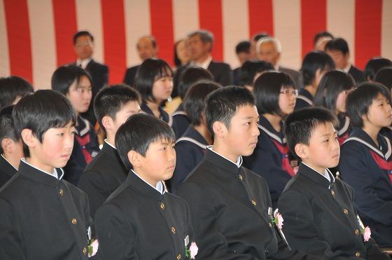 朝日中の入学式の様子の写真2