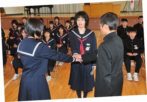 朝日中の入学式の様子の写真7