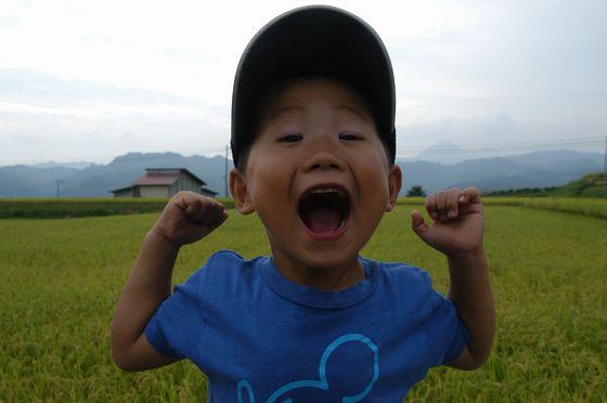 子どもが大声を出している様子の写真2