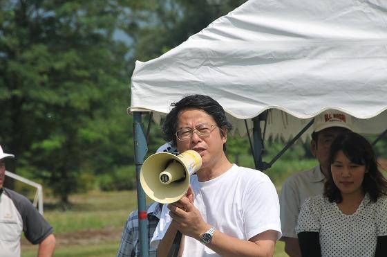 主催者のあいさつの様子の写真