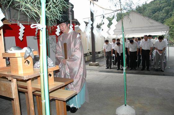 神事が行われている様子の写真