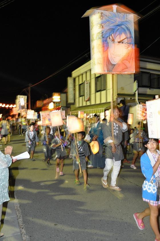 祭りに参加している子どもたちの写真