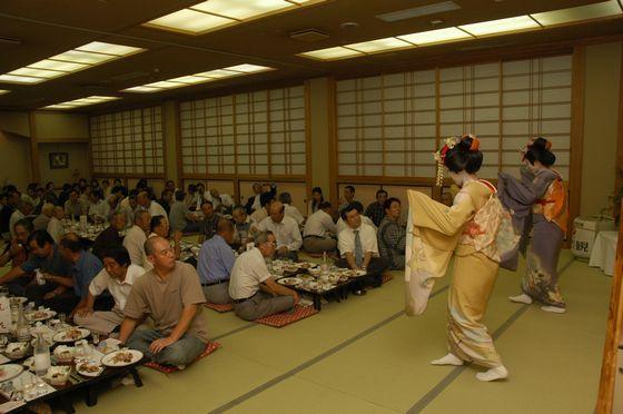 山形舞妓さんの踊りの様子の写真2
