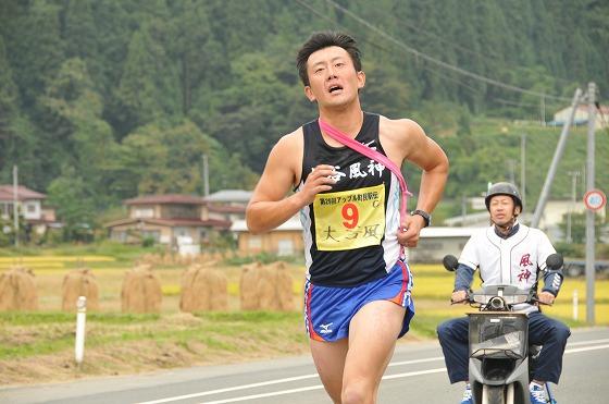 7区を苦しそうに走る選手の写真