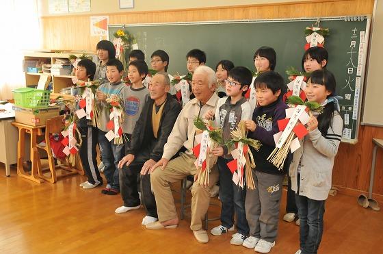 記念撮影を行っている写真