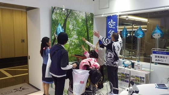 参拝の様子の写真1