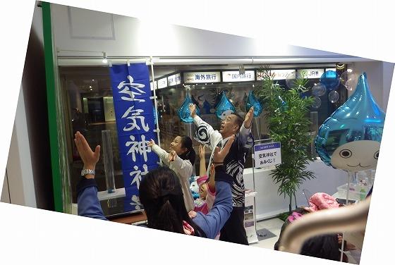 参拝の様子の写真2
